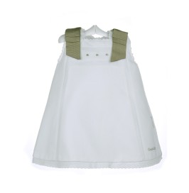 White piqué dress with bodoques and interns on the front
