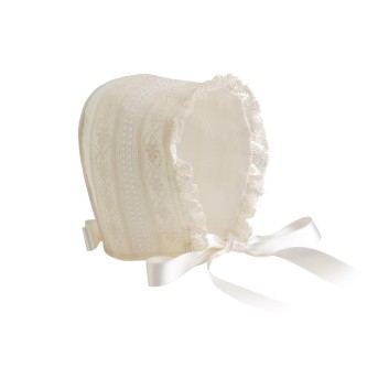 Gorro de bebé  de bautizo en organdí suizo y  entredos de Valencienne y batista