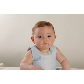 Piqué baby dress and hood and beige batista interns