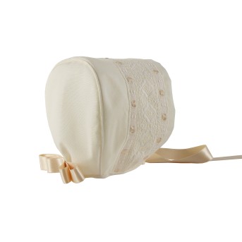 Capota para bebé  batista organdizada y entredos de batista bordada