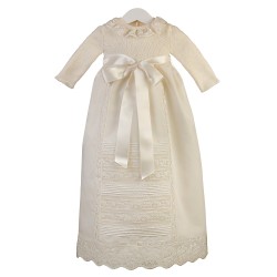 Faldon de ceremonia y bautizo con cuerpo de lana  merino y pala  de entredoses y jaretas