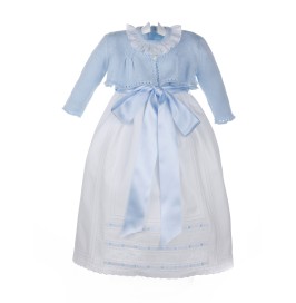 Faldón y chaqueta de bebé recién nacido en algodón y piqué blanco con entredoses.