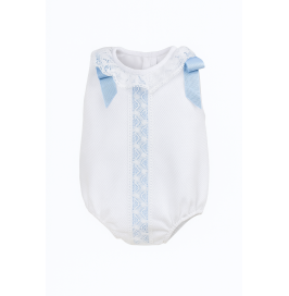 ranita Leo de ceremonia y bautizo confeccionada en pique de algodon y encaje de bolillo,